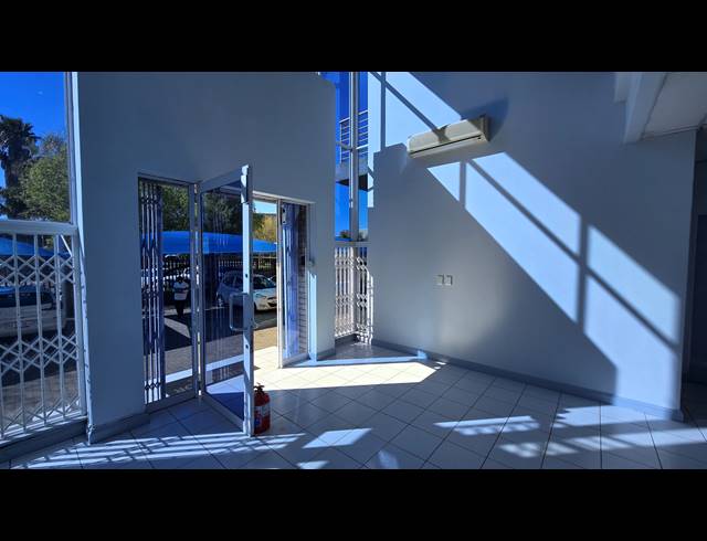 3,302M² WAREHOUSE TO LET IN SPARTAN